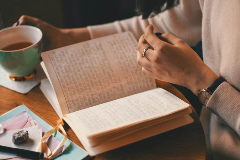 5 Journaling Prompts for Intellectual Wellness